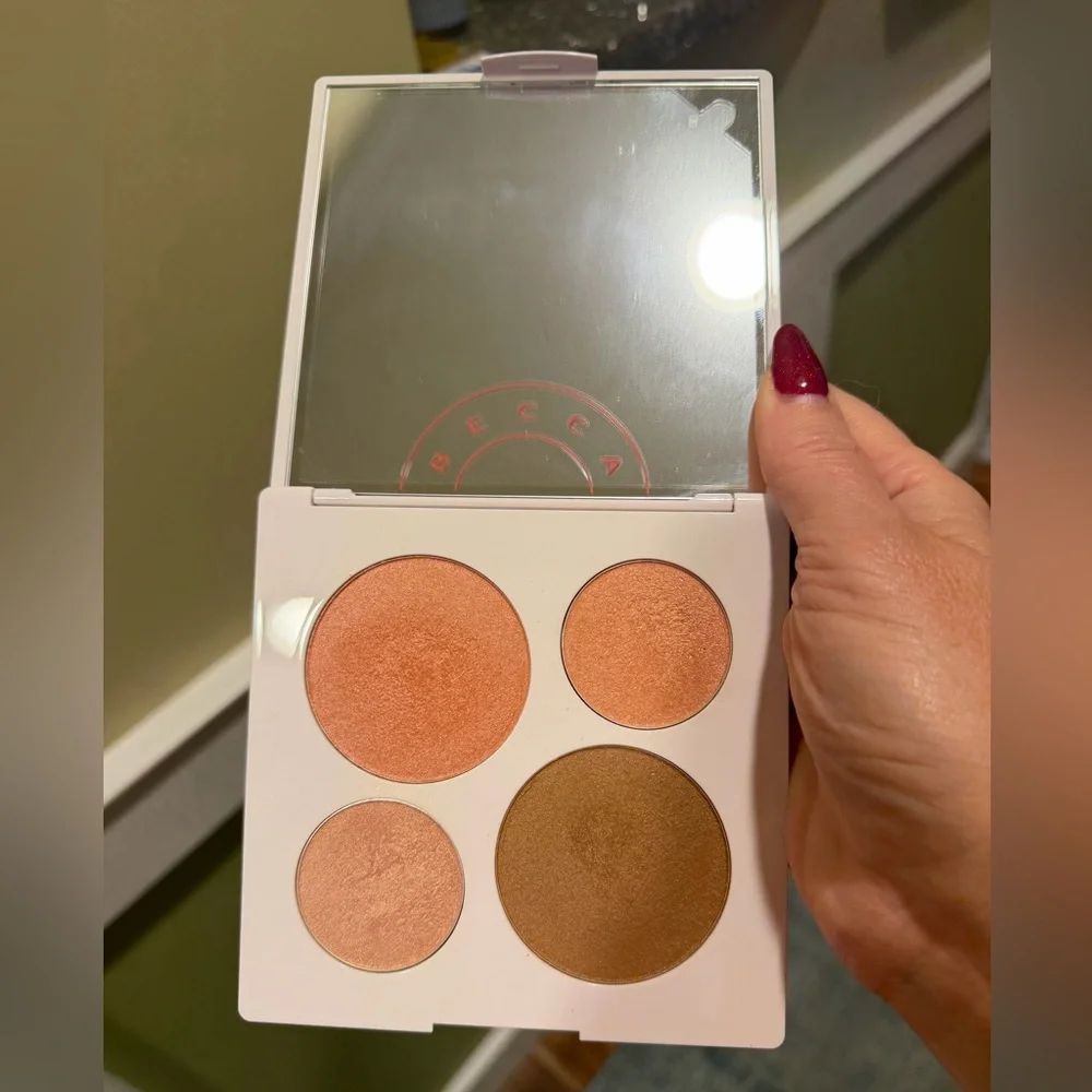 BECCA Blush Palette - Peach and Bronze - Picture 1 of 4